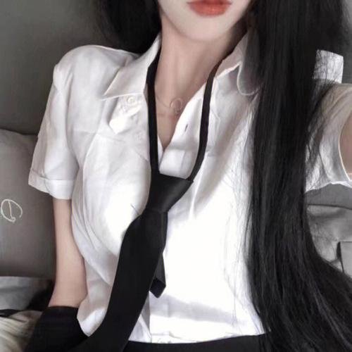 挥著翅膀的女孩